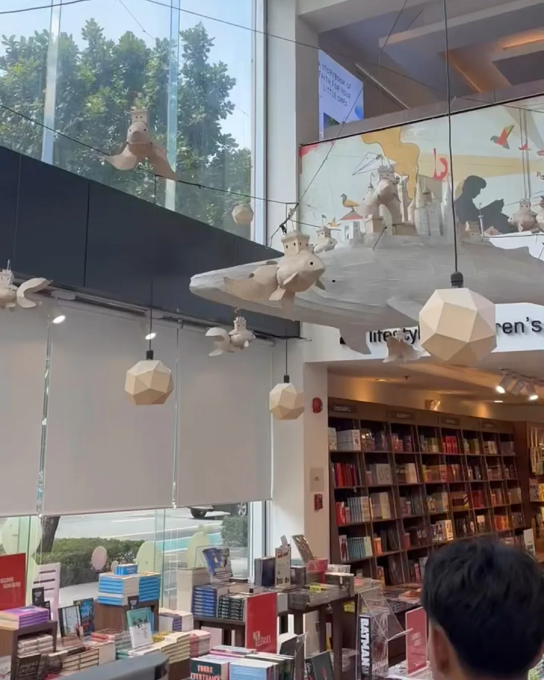 책은 안 읽지만 서점은 자주 갑니다. — Too Much Paper Will Kill You